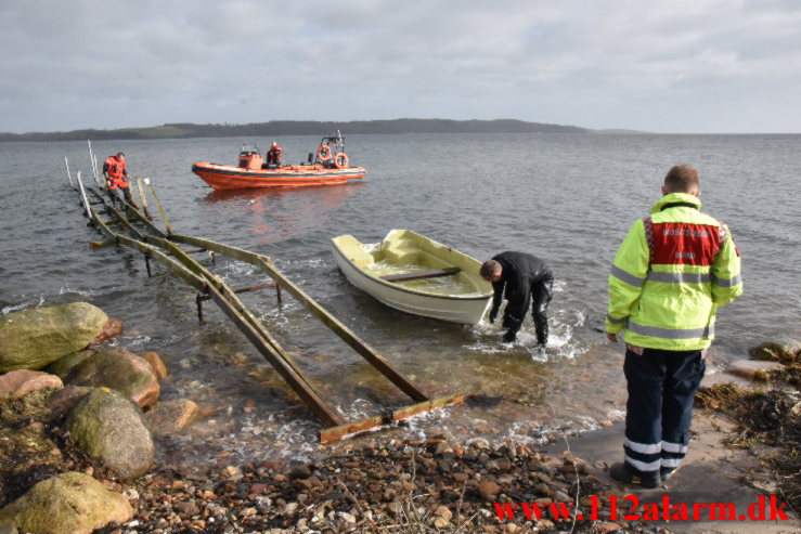 Redning - Drukneulykke Fjord. Holtser Hage ved Børkop. 21/02-2023. KL. 11:43.