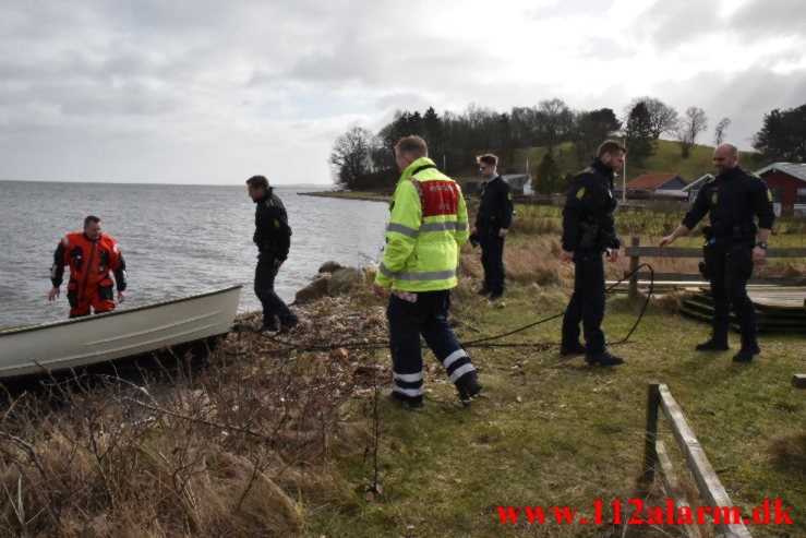 Redning - Drukneulykke Fjord. Holtser Hage ved Børkop. 21/02-2023. KL. 11:43.