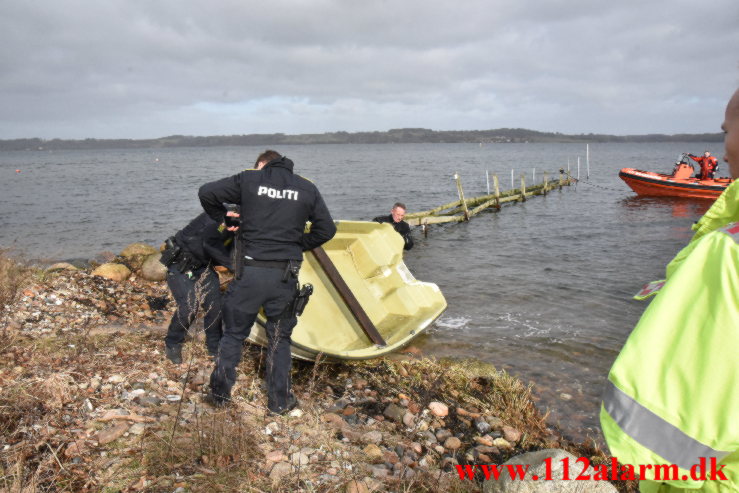 Redning - Drukneulykke Fjord. Holtser Hage ved Børkop. 21/02-2023. KL. 11:43.