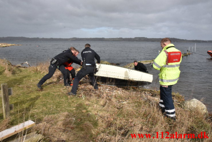 Redning - Drukneulykke Fjord. Holtser Hage ved Børkop. 21/02-2023. KL. 11:43.