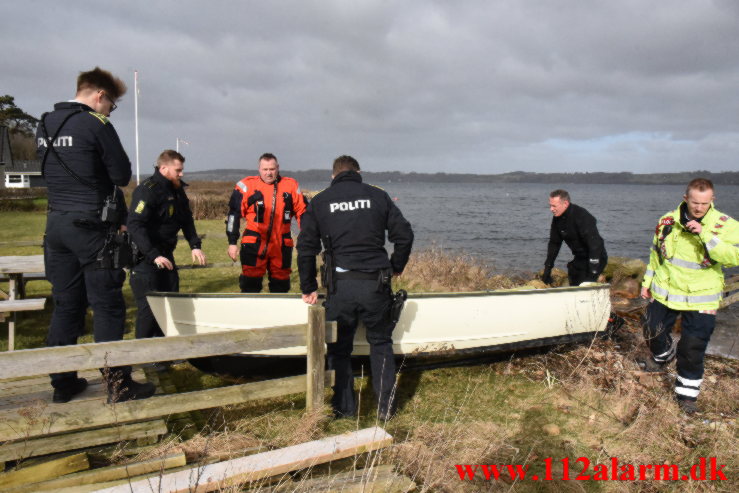 Redning - Drukneulykke Fjord. Holtser Hage ved Børkop. 21/02-2023. KL. 11:43.