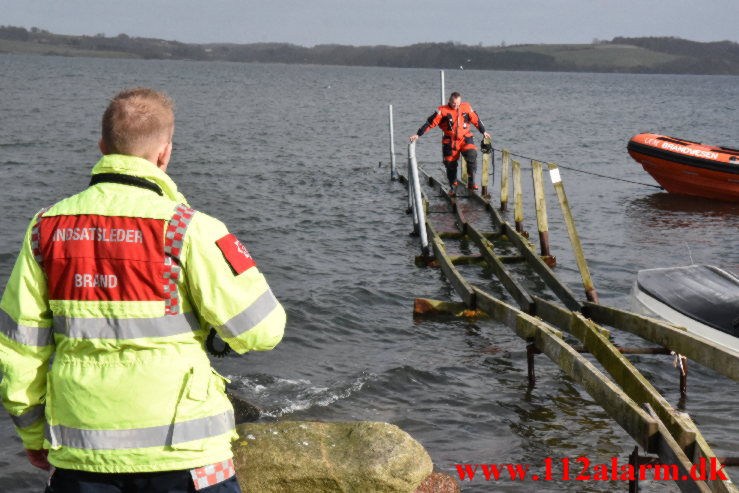 Redning - Drukneulykke Fjord. Holtser Hage ved Børkop. 21/02-2023. KL. 11:43.