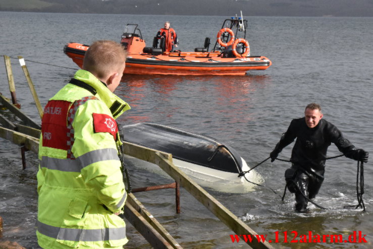 Redning - Drukneulykke Fjord. Holtser Hage ved Børkop. 21/02-2023. KL. 11:43.