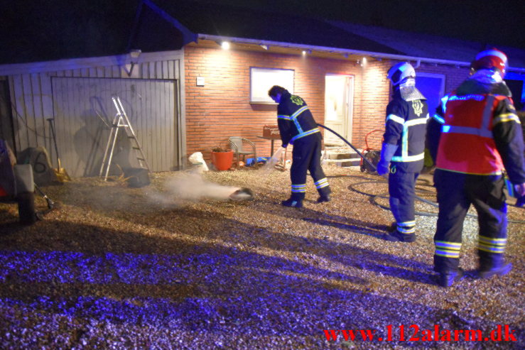 Brand i villa. Engvej i Gadbjerg. 03/03-2023. KL. 21:34.