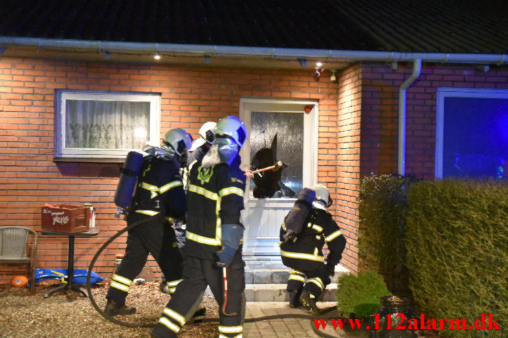 Brand i villa. Engvej i Gadbjerg. 03/03-2023. KL. 21:34.