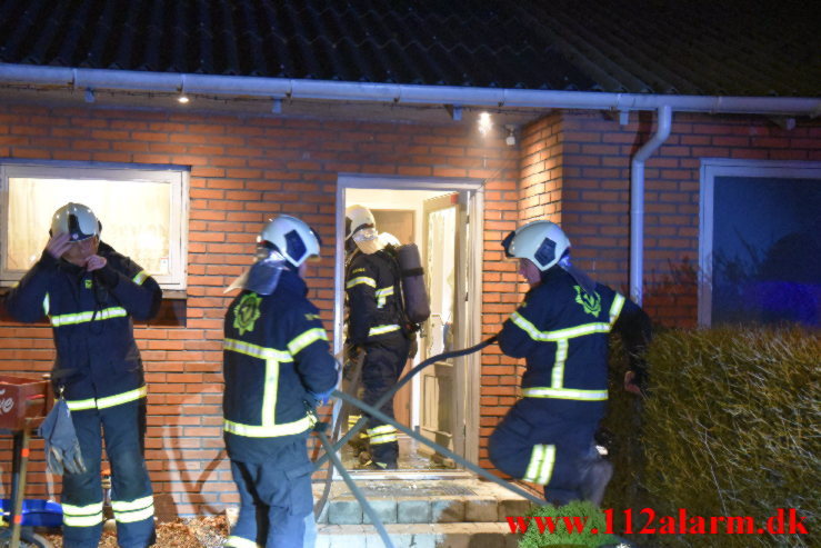 Brand i villa. Engvej i Gadbjerg. 03/03-2023. KL. 21:34.