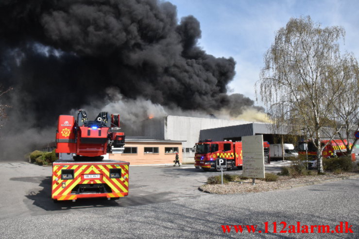 Brand i ester Food. Solkilde Alle i Vejle. 22/04-2023. KL. 15:46.