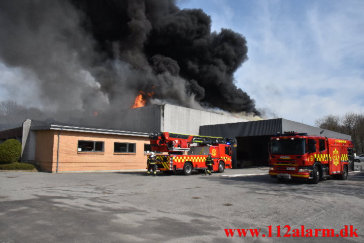 Brand i ester Food. Solkilde Alle i Vejle. 22/04-2023. KL. 15:46.