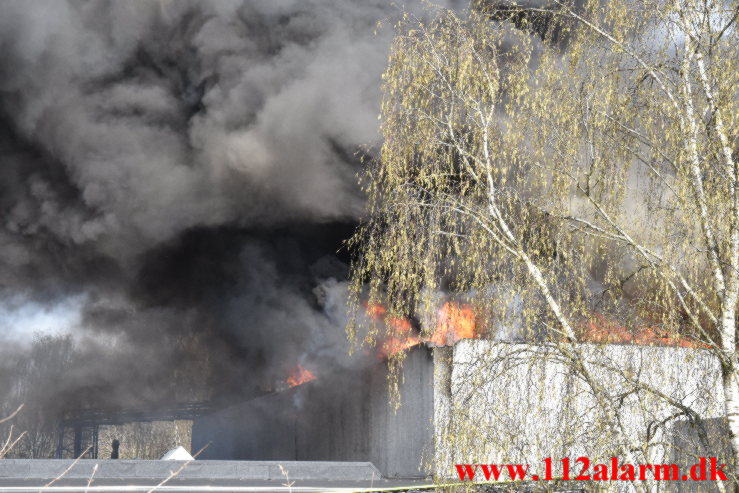 Brand i ester Food. Solkilde Alle i Vejle. 22/04-2023. KL. 15:46.