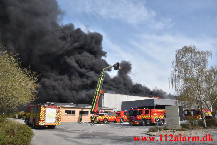 Brand i ester Food. Solkilde Alle i Vejle. 22/04-2023. KL. 15:46.