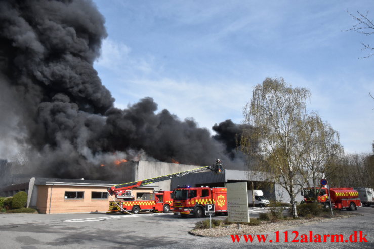 Brand i ester Food. Solkilde Alle i Vejle. 22/04-2023. KL. 15:46.