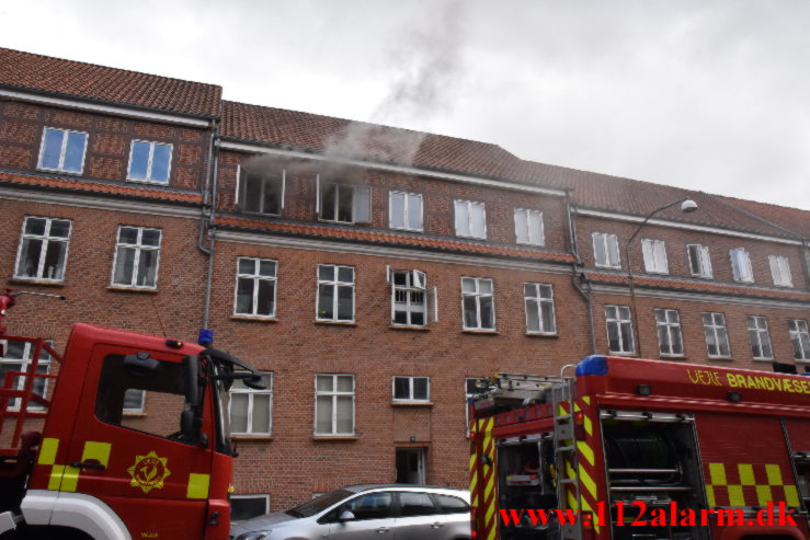 Airfryer satte ild i køkken. Nyboesgade 76 i Vejle. 25/04-2023. KL. 10:28.