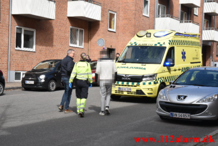 Airfryer satte ild i køkken. Nyboesgade 76 i Vejle. 25/04-2023. KL. 10:28.