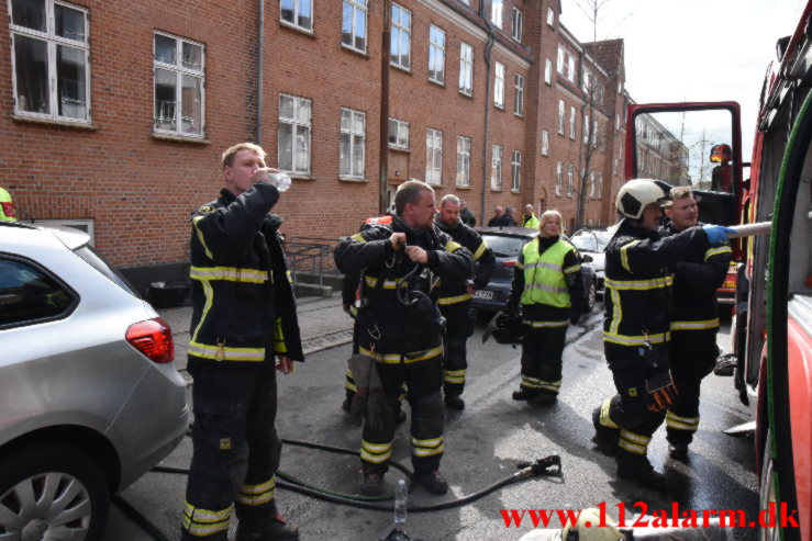 Airfryer satte ild i køkken. Nyboesgade 76 i Vejle. 25/04-2023. KL. 10:28.