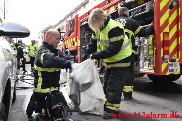 Airfryer satte ild i køkken. Nyboesgade 76 i Vejle. 25/04-2023. KL. 10:28.