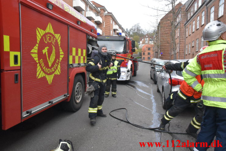 Airfryer satte ild i køkken. Nyboesgade 76 i Vejle. 25/04-2023. KL. 10:28.