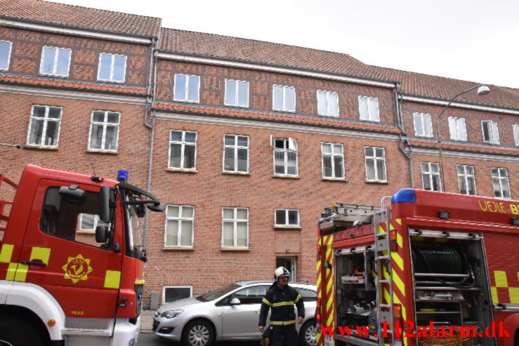 Airfryer satte ild i køkken. Nyboesgade 76 i Vejle. 25/04-2023. KL. 10:28.