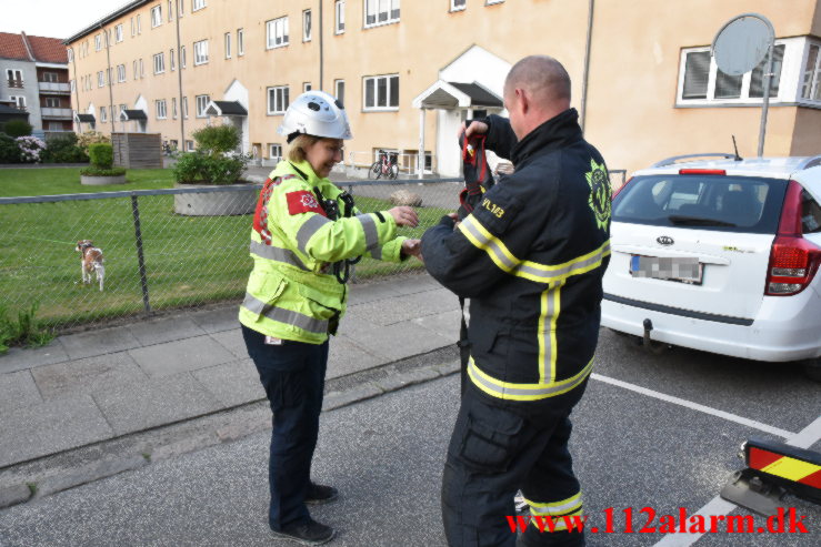 Måtte fjerne beton fra taget. Frejasgade 3 i Vejle. 13/05-2023. KL, 20:03.