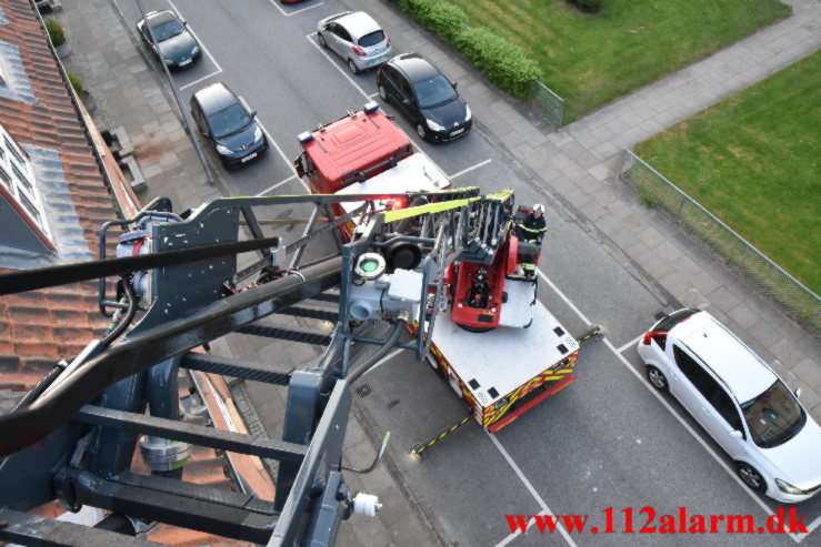 Måtte fjerne beton fra taget. Frejasgade 3 i Vejle. 13/05-2023. KL, 20:03.