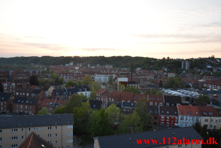 Måtte fjerne beton fra taget. Frejasgade 3 i Vejle. 13/05-2023. KL, 20:03.