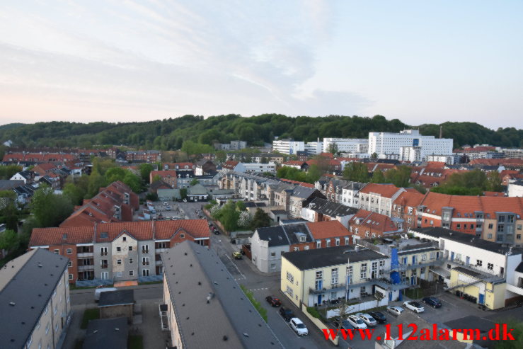 Måtte fjerne beton fra taget. Frejasgade 3 i Vejle. 13/05-2023. KL, 20:03.