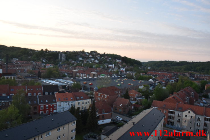 Måtte fjerne beton fra taget. Frejasgade 3 i Vejle. 13/05-2023. KL, 20:03.