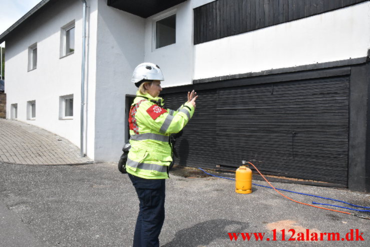 Mand satte ild på sin garage med gasbrænder. Grejsdalsvej i Vejle. 14/05-2023. kl. 11:58.