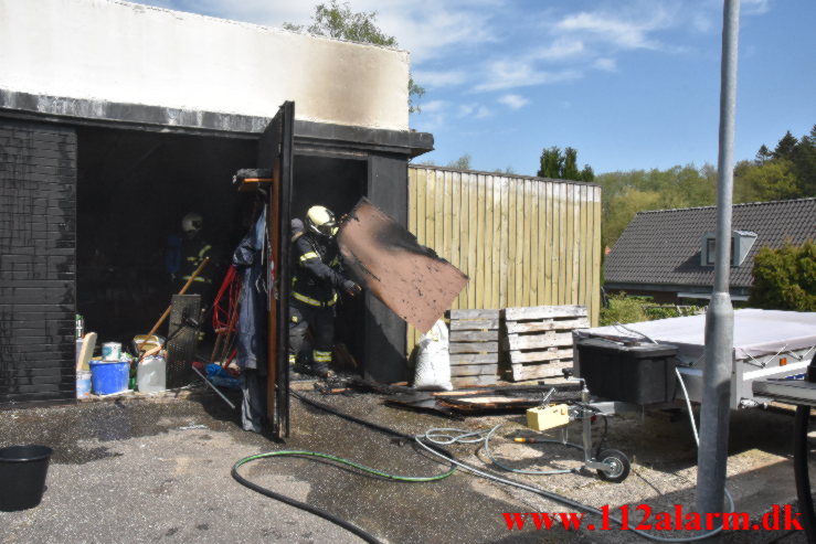 Mand satte ild på sin garage med gasbrænder. Grejsdalsvej i Vejle. 14/05-2023. kl. 11:58.