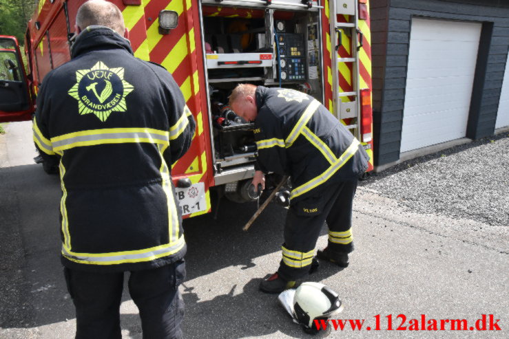 Mand satte ild på sin garage med gasbrænder. Grejsdalsvej i Vejle. 14/05-2023. kl. 11:58.
