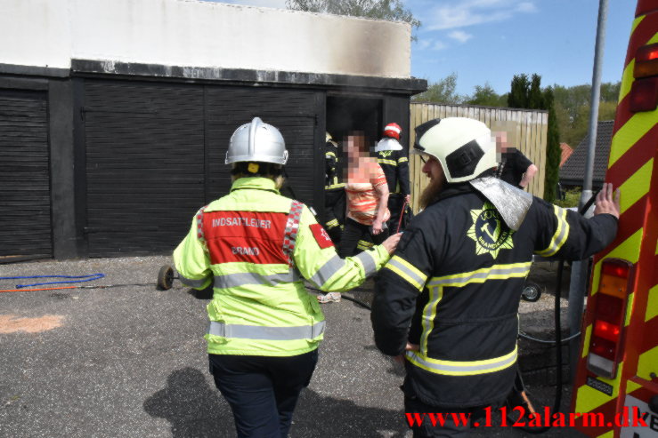 Mand satte ild på sin garage med gasbrænder. Grejsdalsvej i Vejle. 14/05-2023. kl. 11:58.