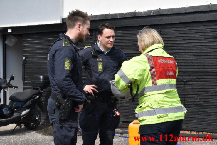 Mand satte ild på sin garage med gasbrænder. Grejsdalsvej i Vejle. 14/05-2023. kl. 11:58.