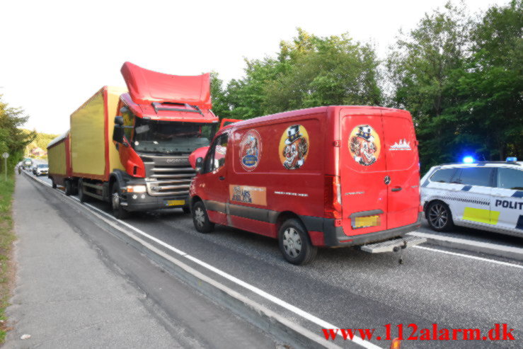 Cirkus i trafikken på Fredericiavej I Vejle. 31/05-2023. KL. 20:15.