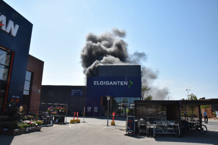 Brand i Elgiganten. Damhaven i Vejle. 11/06-2023. K. 16:01.