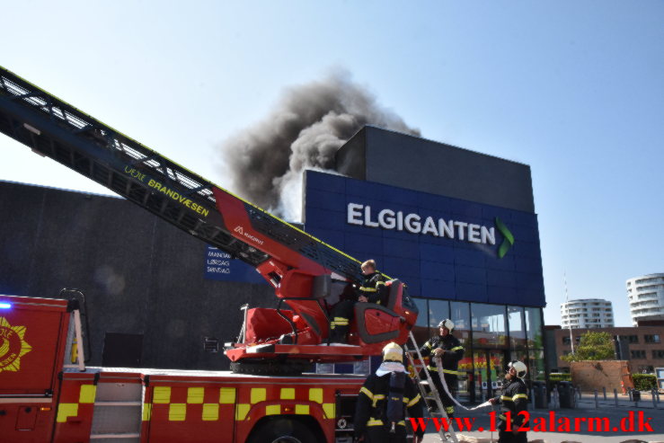 Brand i Elgiganten. Damhaven i Vejle. 11/06-2023. K. 16:01.