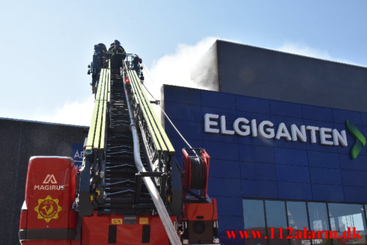 Brand i Elgiganten. Damhaven i Vejle. 11/06-2023. K. 16:01.