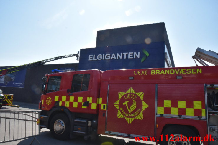 Brand i Elgiganten. Damhaven i Vejle. 11/06-2023. K. 16:01.