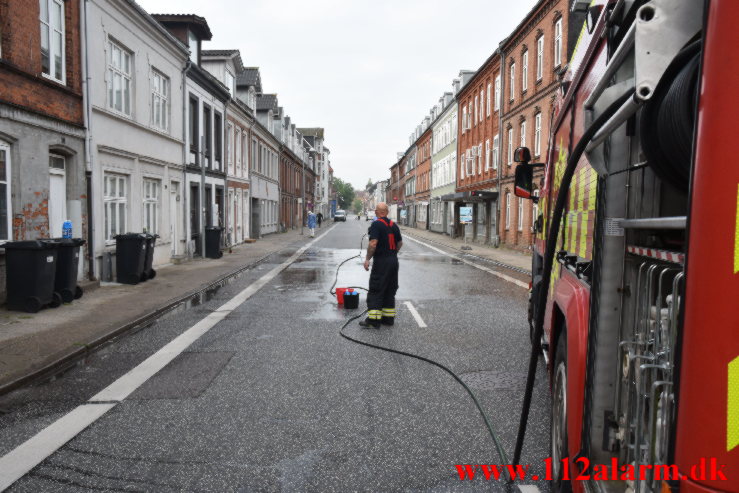 Stukket med en kniv. Vedelsgade 97 i Vejle. 25/06-2023. Kl. 03:30.