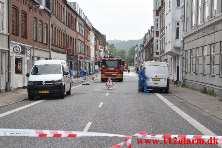 Stukket med en kniv. Vedelsgade 97 i Vejle. 25/06-2023. Kl. 03:30.