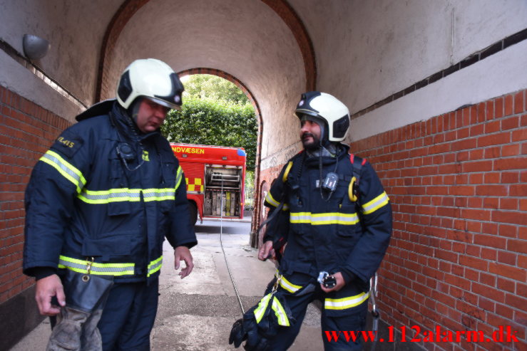 Flammer i soveværelset. Langelinie 18 i Vejle. 3/07-2023. Kl. 20:20.