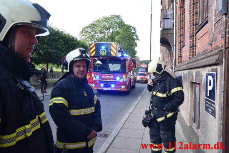 Flammer i soveværelset. Langelinie 18 i Vejle. 3/07-2023. Kl. 20:20.