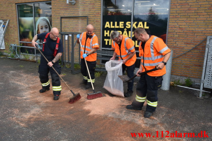 Sprang en hydraulikslange. Grønnedalen 4 i Vejle. 03/07-2023. KL. 11:17.