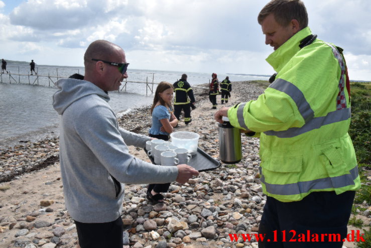 En lille redningsaktion Mads Madsens Vænge ved Mørkholt. 04/07-2023. Kl. 10:57.