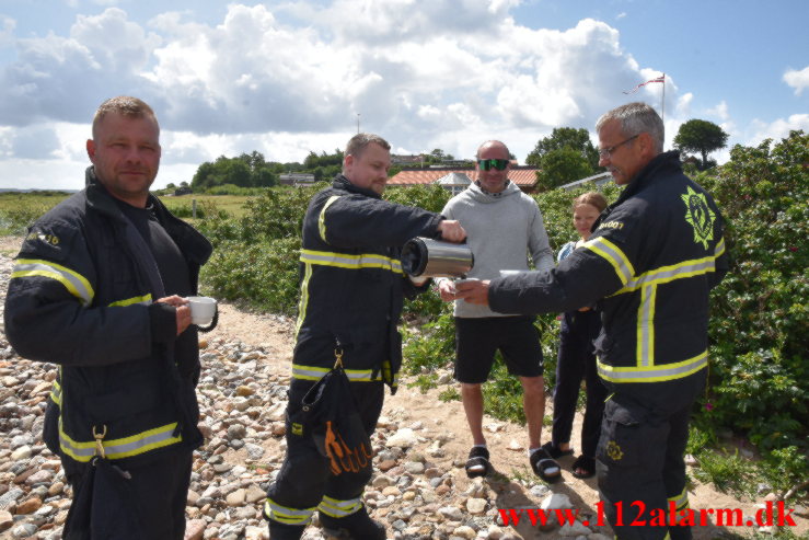 En lille redningsaktion Mads Madsens Vænge ved Mørkholt. 04/07-2023. Kl. 10:57.