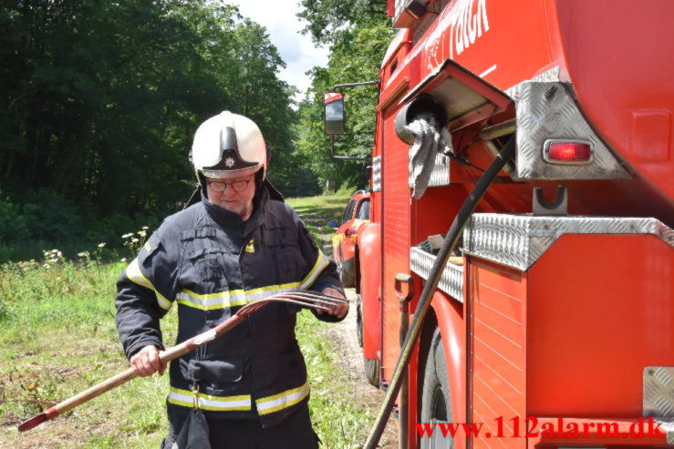 Naturbrand / Halmstak. Vingstedvej ved Bredsten. 17/06-2023. KL. 12:42.