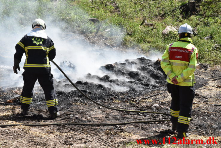 Naturbrand / Halmstak. Vingstedvej ved Bredsten. 17/06-2023. KL. 12:42.