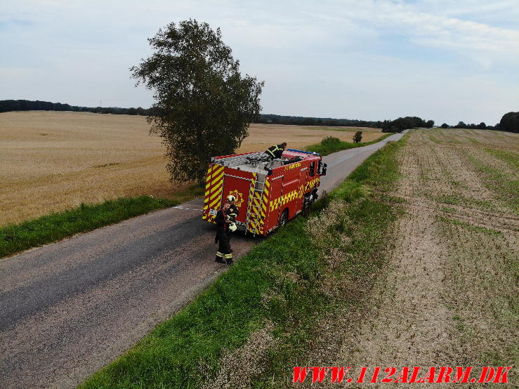 Røg fra en mark. Løballevej ved Håstrup. 19/08-2023. Kl. 13:16.