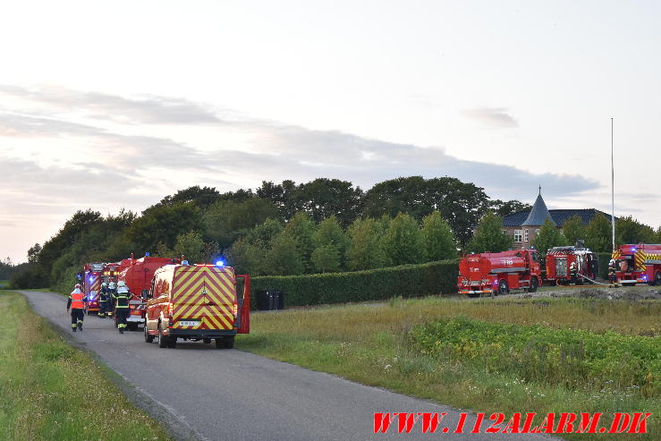 Gårdbrand. Hestlundvej ved Give. 20/08-2023. KL. 19:41.