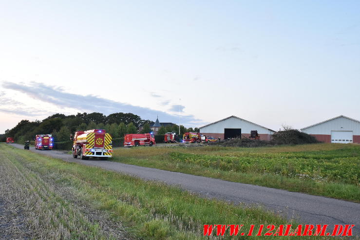 Gårdbrand. Hestlundvej ved Give. 20/08-2023. KL. 19:41.