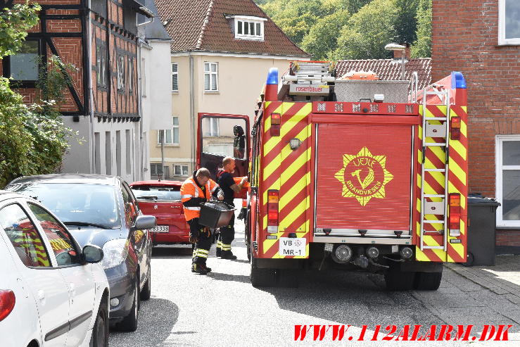 Personbil lækket benzin. Mølholmvej i Vejle. 21/08-2023. Kl. 13:12.