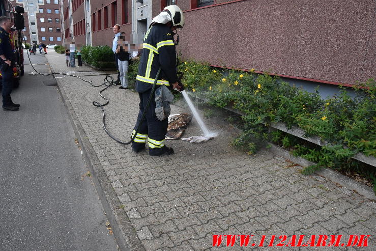 Ild i Køkken. Skolegade 44 i Vejle. 21/08-2023. KL. 15:48.